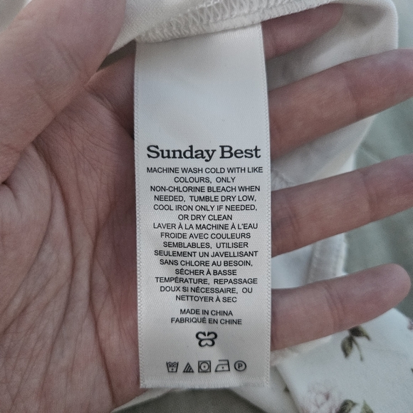 SUNDAY BEST Maverick Longsleeve White Strawberry Puff XXS Aritzia NWT - Picture 10 of 10